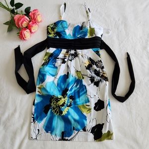 Iz byer floral dress in good condition size 3 (Juniors )